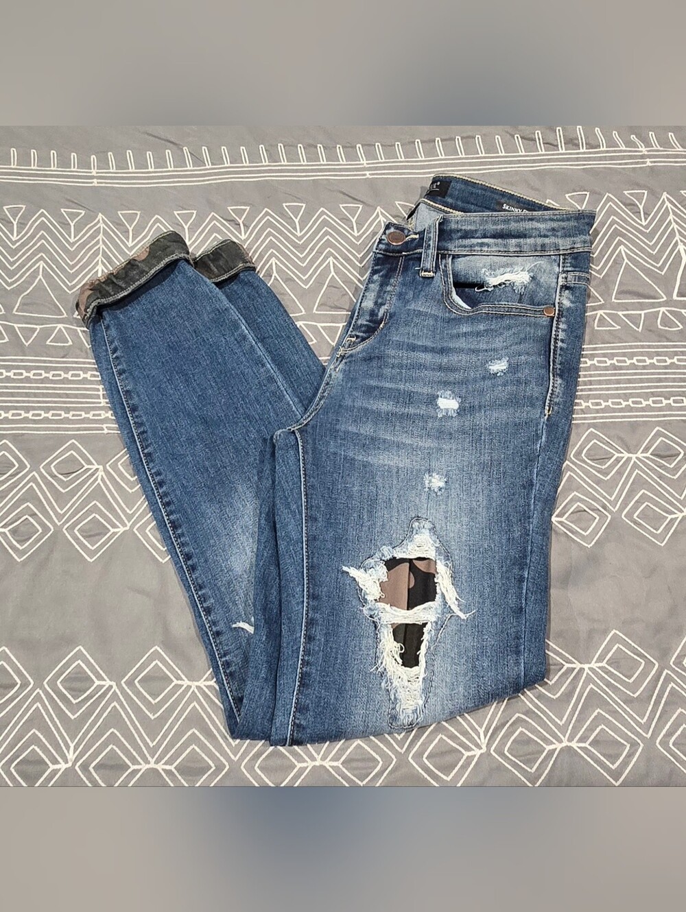 Judy Blue Midrise Camo Patch Skinny Jeans Size 7/28